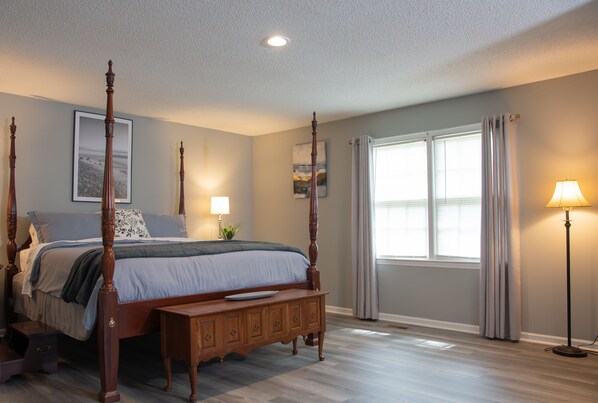 3 bedrooms, iron/ironing board, WiFi, bed sheets