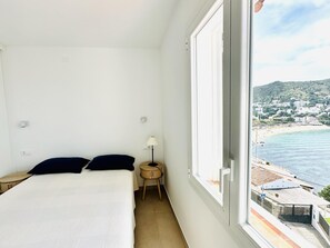 2 bedrooms, Internet - NEW 3402 MONTEMAR, 24,  WONDERFUL SEA VIEW, IDEAL SITUATION FOR HIKING, 150m. FROM THE BEACH OR FROM THE ROCKS. (Roses)