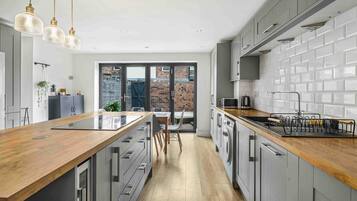 Fridge, microwave, oven, dishwasher