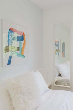 2 bedrooms, desk, iron/ironing board, Internet