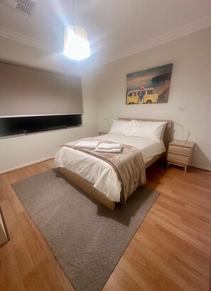 2 bedrooms, iron/ironing board, free WiFi, bed sheets