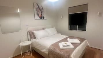 2 bedrooms, iron/ironing board, free WiFi, bed sheets