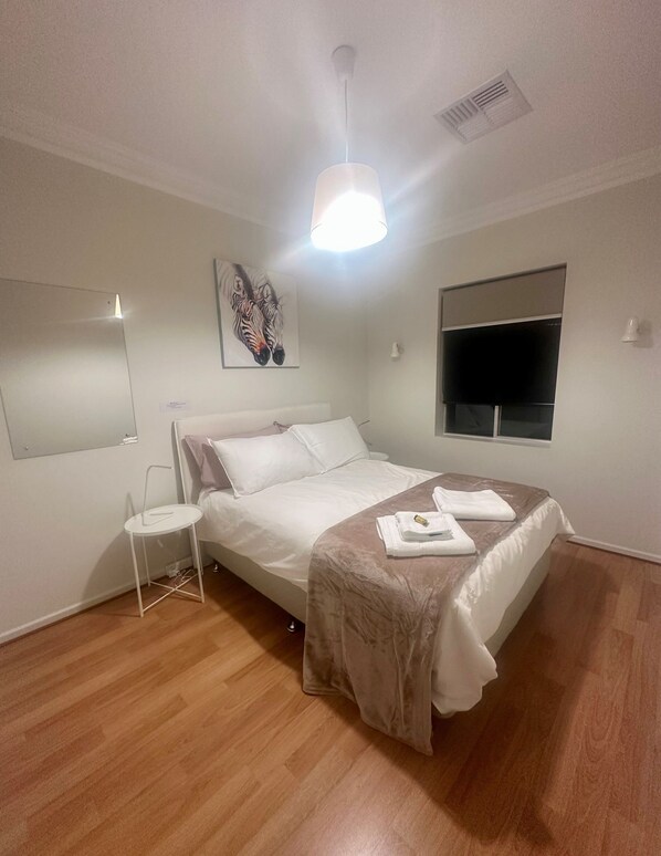 2 chambres, fer et planche à repasser, Wi-Fi gratuit, draps fournis