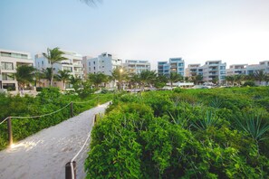 Property grounds - 3-bedroom condo on the beach with resort-style amenities & stunning views! (Telchac Puerto)