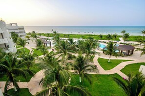 Exterior - 3-bedroom condo on the beach with resort-style amenities & stunning views! (Telchac Puerto)