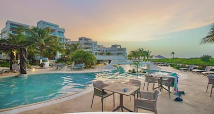 3-bedroom condo on the beach with resort-style amenities & stunning views!