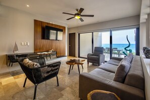 TV - 3-bedroom condo on the beach with resort-style amenities & stunning views! (Telchac Puerto)