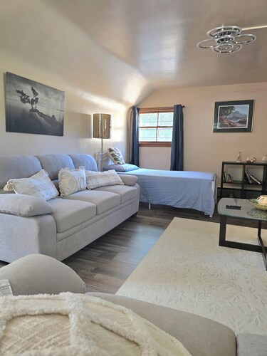 Cozy North Tonawanda Apt—15 min to Niagara Falls, 25 min to Buffalo Airport