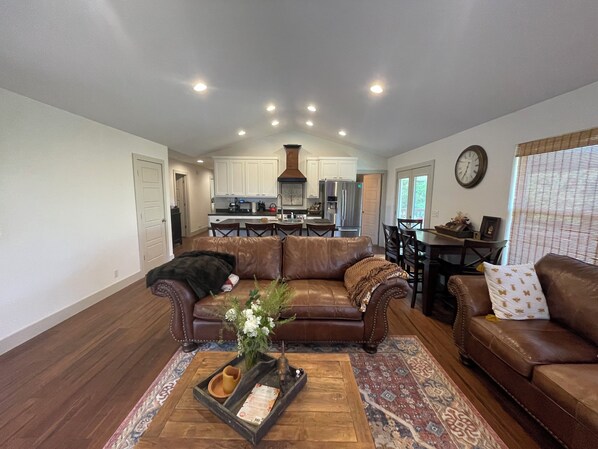 Smart TV, fireplace, DVD player