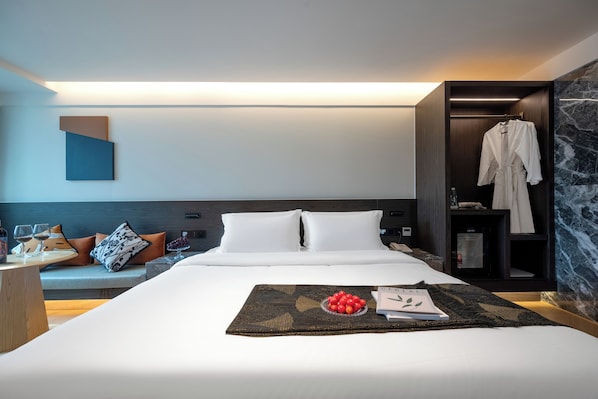 غرفة مريحة للاستخدام الفردي - منظر للحديقة | ستائر تعتيم ومكواة/لوح كي وواي فاي مجانًا