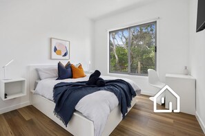 4 bedrooms, iron/ironing board, WiFi, wheelchair access