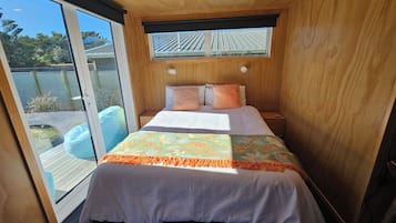 1 bedroom, bed sheets