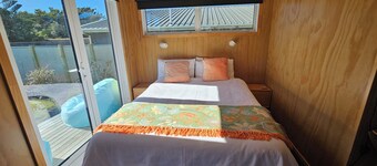 Custard Square Holiday Studio
A sweet retreat by the beach