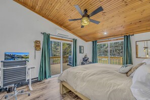 5 bedrooms, desk, iron/ironing board, travel cot