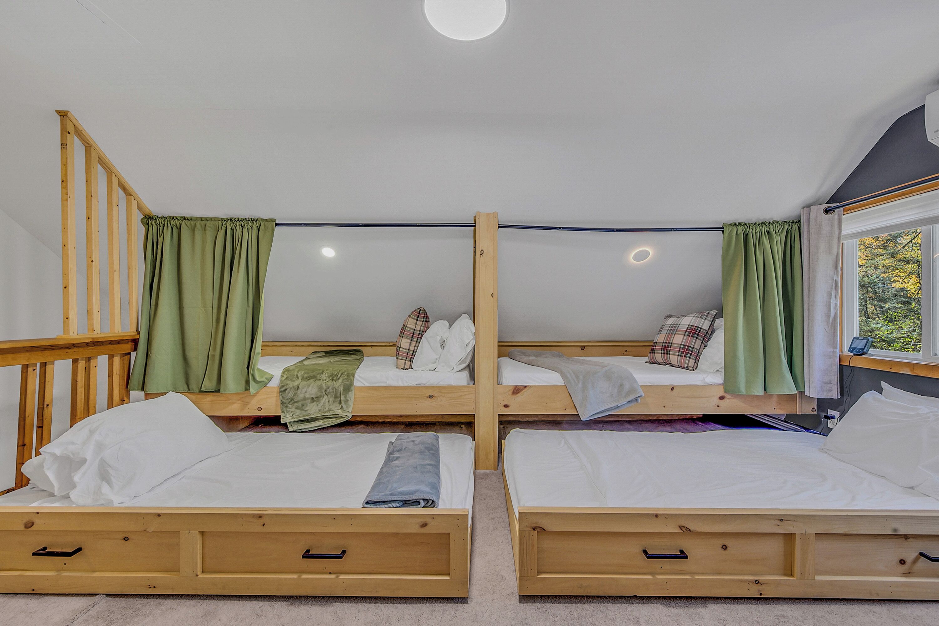 5 多间卧室、办公桌、熨斗/熨衣板、旅行婴儿床