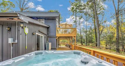 Pocono Sleep 16 Sauna Hot Tub + Private Acre + AC + King + Bunk Beds + Spa Bath