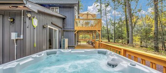 Pocono Sleep 16 Sauna Hot Tub + Private Acre + AC + King + Bunk Beds + Spa Bath
