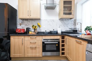 Fridge, microwave, oven, stovetop - Victoria Road Apartment in Stoke (Stoke-on-Trent)