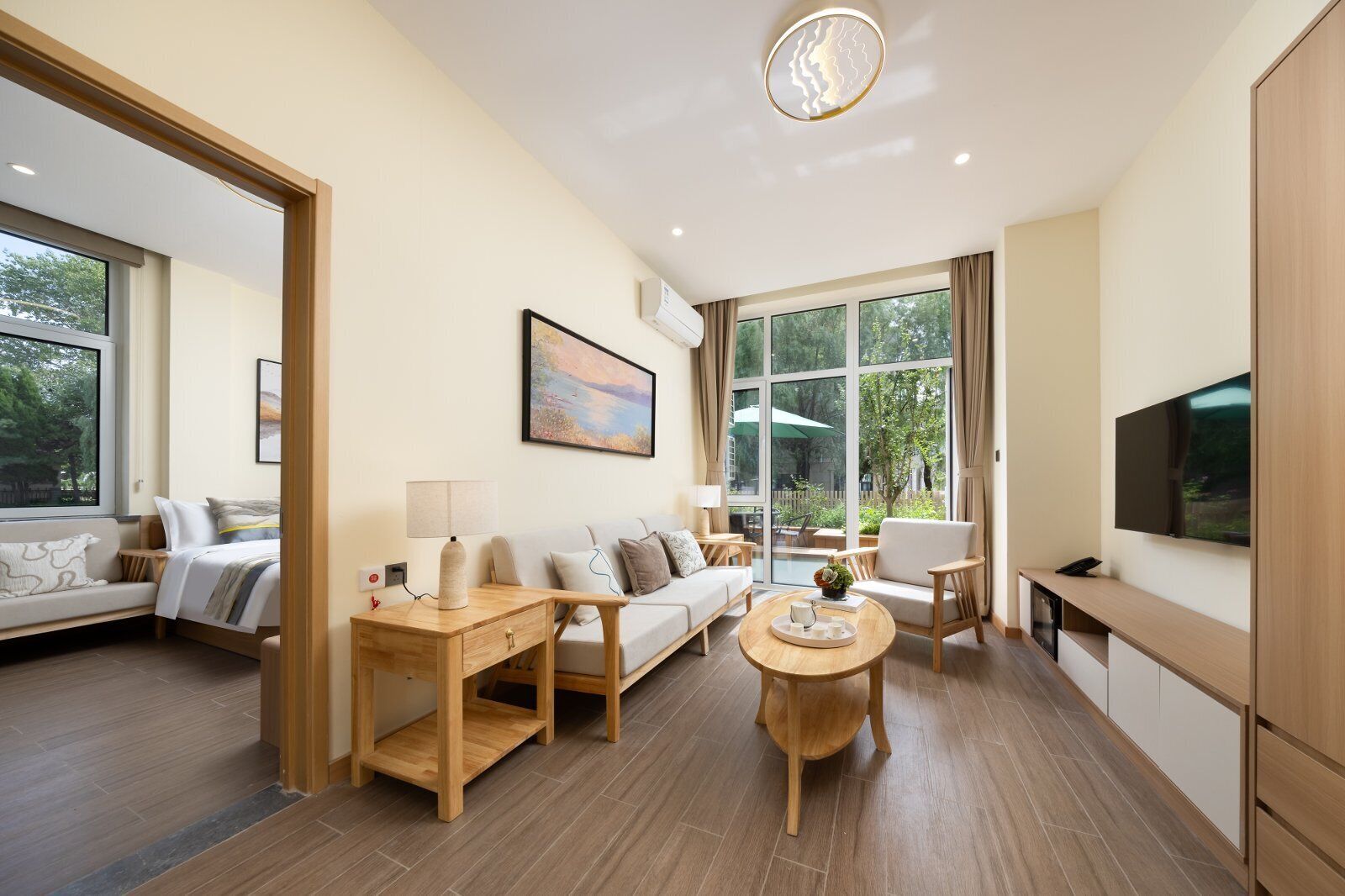 Family Studio, Roll-in Shower, Non Smoking | Down duvets, minibar, desk, laptop workspace