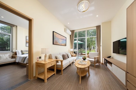 Family Studio, Roll-in Shower, Non Smoking. Qinhuangdao Beidaihe Yijing Hotel