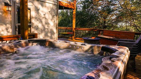 Outdoor spa tub