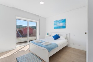 3 bedrooms, iron/ironing board, Internet, bed sheets