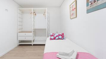 3 dormitorios, tabla de planchar con plancha, Internet y ropa de cama