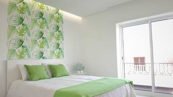 3 bedrooms, iron/ironing board, internet, bed sheets