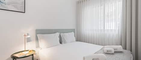 1 bedroom, iron/ironing board, internet, bed sheets