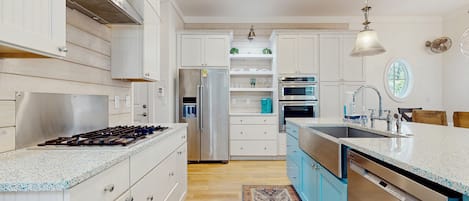 冰箱、微波炉、烤箱、炉灶