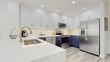 冰箱、微波炉、烤箱、炉灶