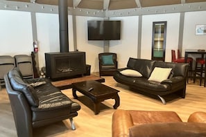 TV, fireplace, DVD player