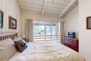 2 bedrooms, internet, bed sheets - Three bedroom Condo w/Shared Pool, Hot Tub, Near Town and Ski Resort (Mammoth Lakes)