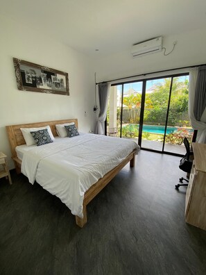 Doppia Deluxe, vista piscina | Postazione laptop, Wi-Fi gratuito