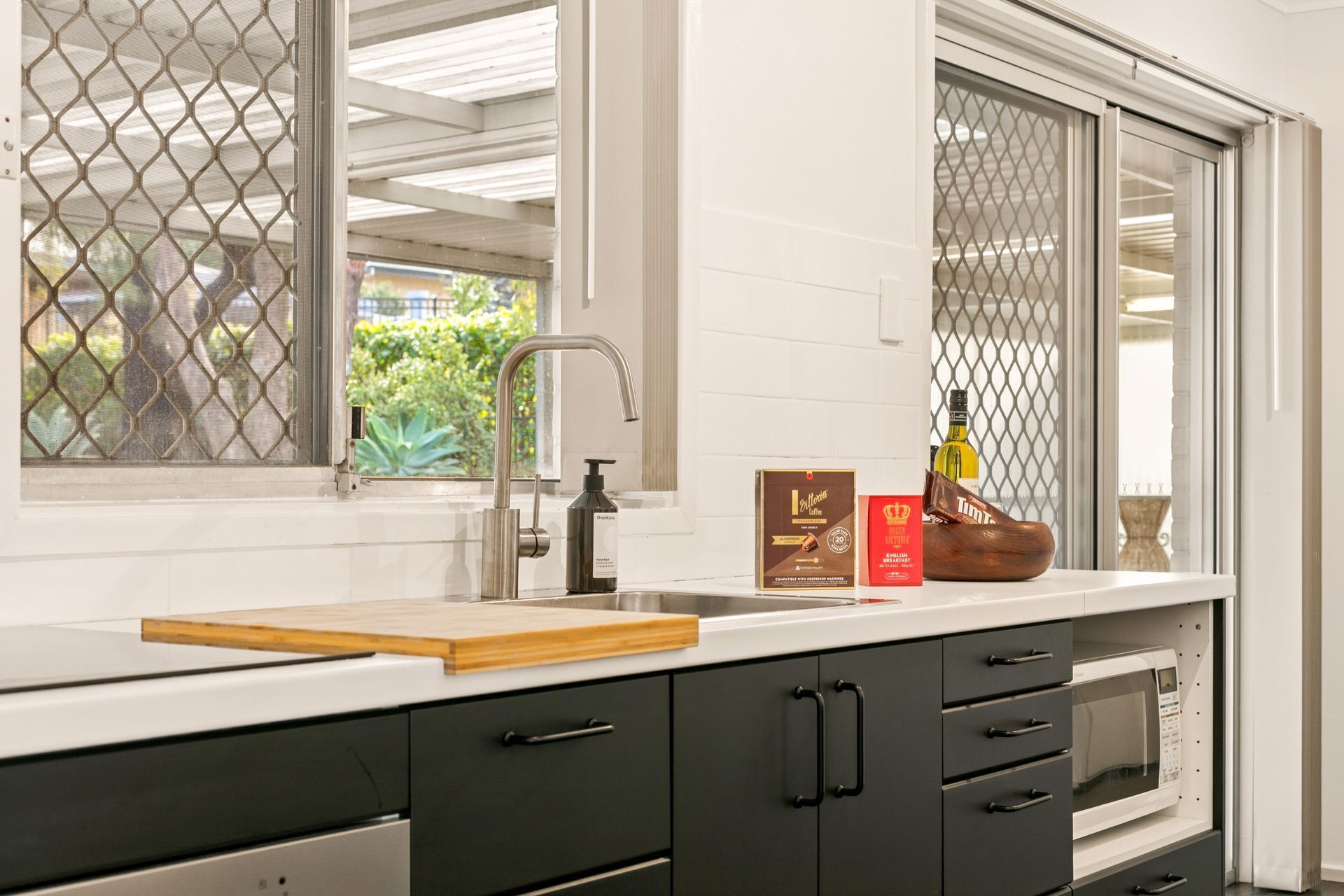 Micro-ondes, four, plaque de cuisson