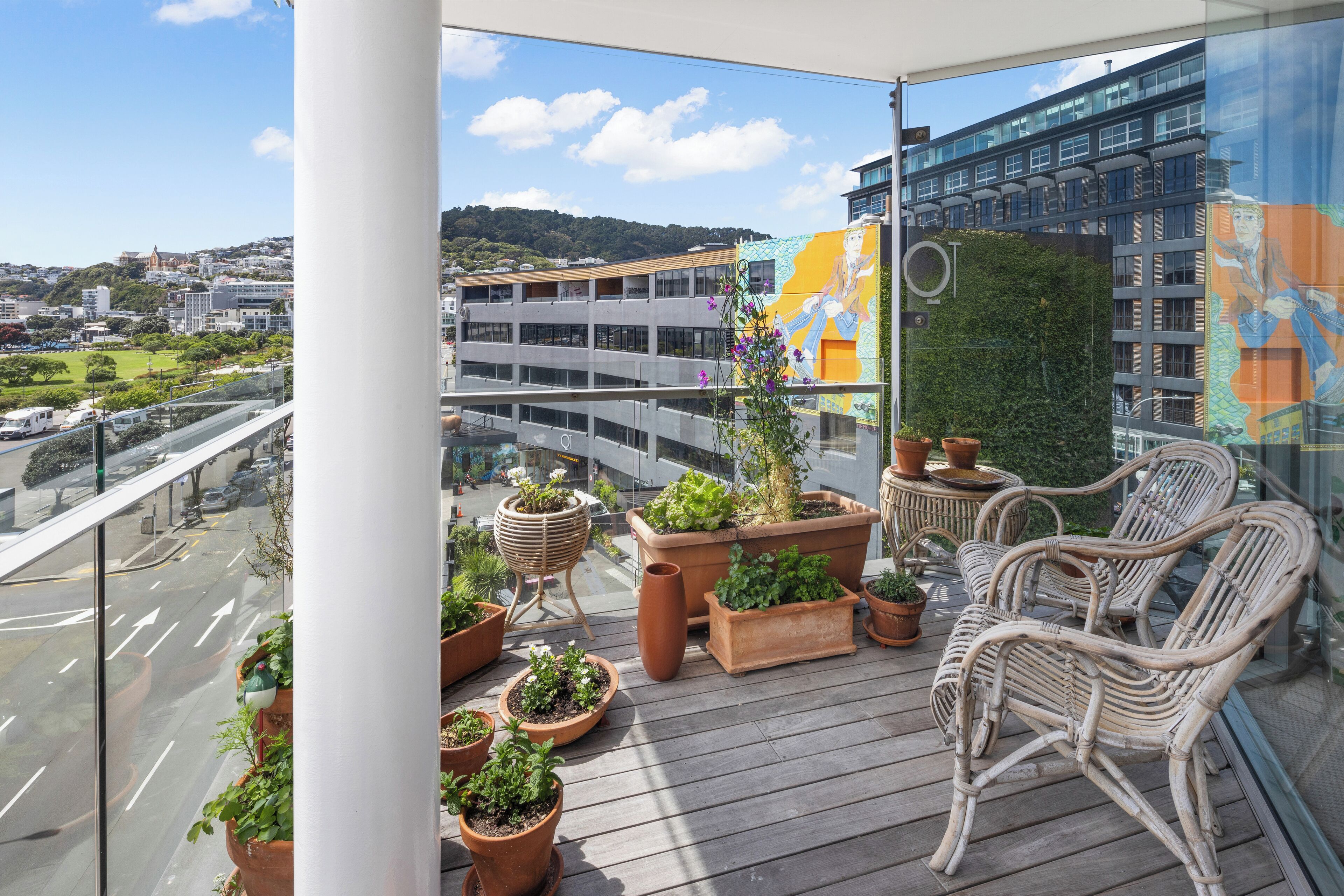 المنطقة المحيطة بالمنشأة