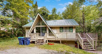 Cozy house near Mt Snow w/ large deck and bbq, TV, wifi, kitchen, dvd player