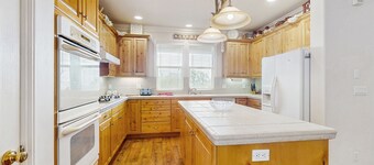 Relaxing Home with bench swing, board games, grill and ping-pong table