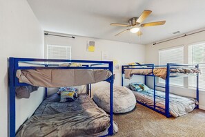 4 bedrooms, iron/ironing board, Internet, bed sheets