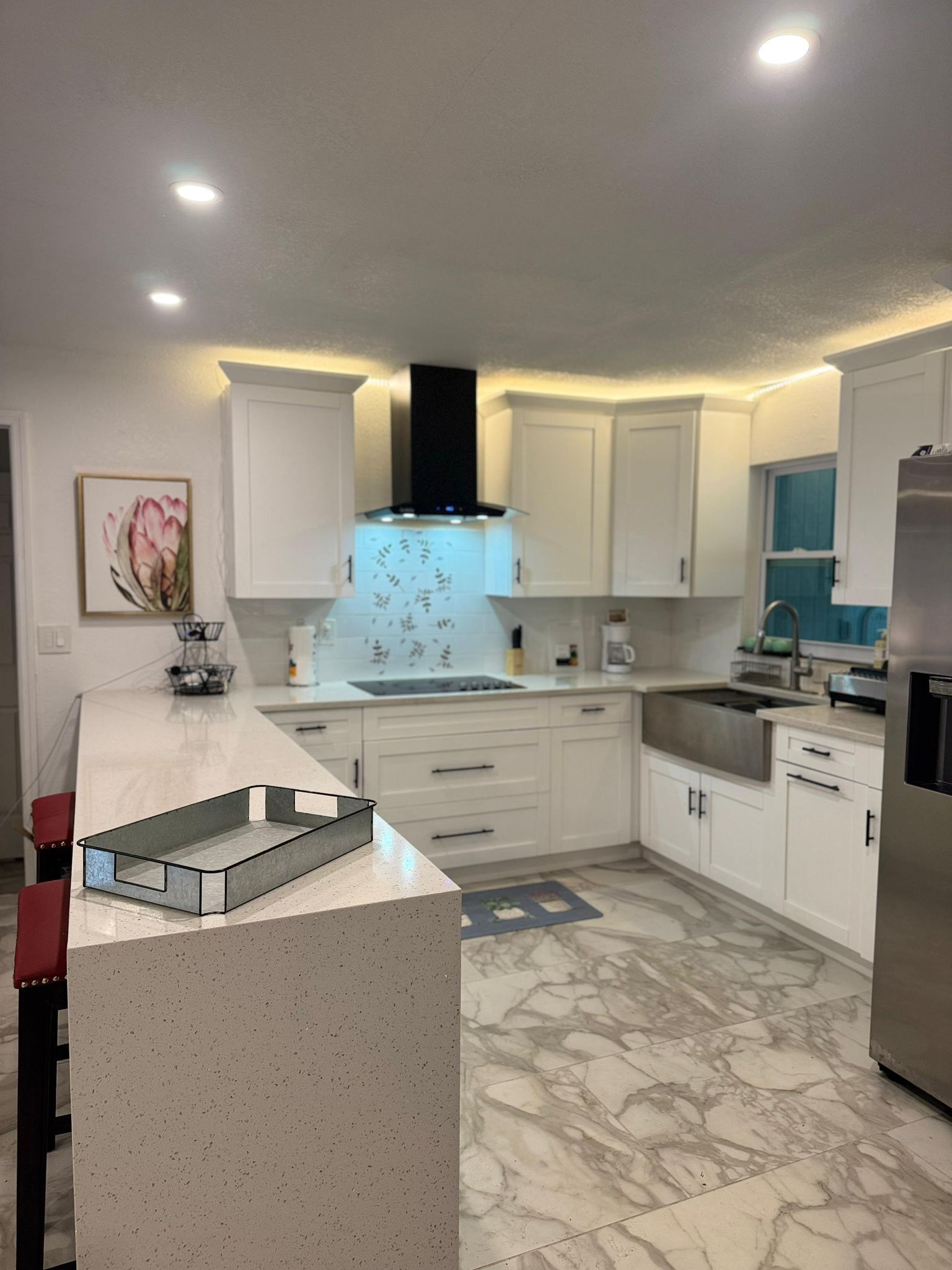 Fridge, microwave, stovetop, coffee/tea maker