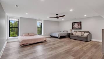 6 bedrooms, iron/ironing board, WiFi, bed sheets