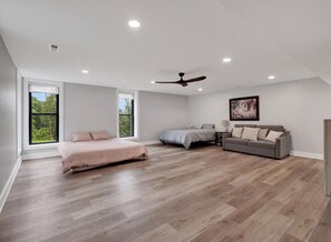 6 bedrooms, iron/ironing board, WiFi, bed sheets