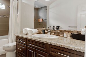 Hair dryer, towels, soap, shampoo - Fort Langley Suite | Bright Modern with Field Views (Langley Township)