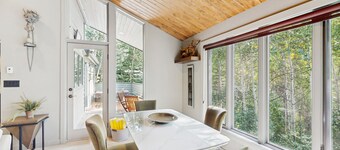 Luxurious Vail Home with private hot tub, patio, fireplace, and bus to slope
