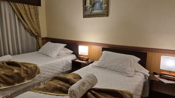 Espacio para trabajar con laptop y wifi gratis