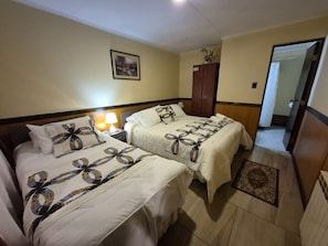 Espacio para trabajar con laptop y wifi gratis