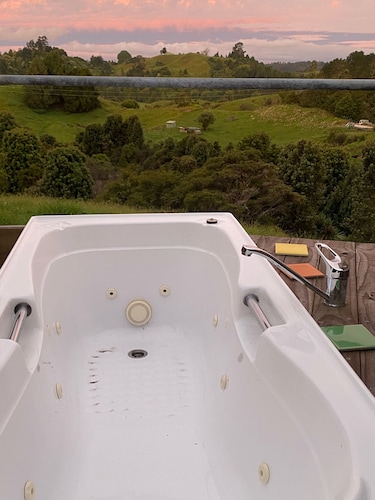 Kiwi cabin in paradise