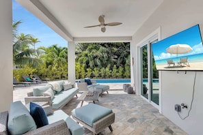 Smart-TV, videospill, fotballspill og kontorer