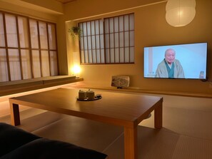 Ilmaiset vauvansängyt, ilmainen Wi-Fi, vuodevaatteet