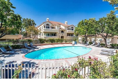 Charming Room in a condo w. Private bathroom Santa Clarita/Art Studio/Gallery